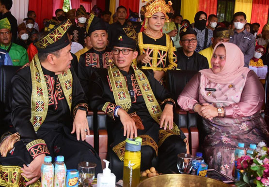 Bupati Kasmarni Hadiri Pembukaan Event Pacu Jalur Tradisional Kuansing