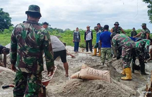 Tak Kenal Lelah, Satgas TMMD 114 Terus Kebut Semenisasi Jalan Alhamdulillah
