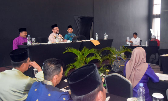 Sekda Bustami HY Pimpin Rapat Evaluasi Realisasi Fisik dan Keuangan Semester I