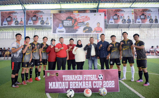 Tampil 48 Tim, Bupati Kasmarni Buka Turnamen Futsal Mandau Bermasa Cup