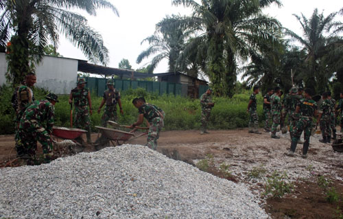 Hari ini, Satgas TMMD dan Warga Fokus Sasaran Semenisasi Jalan Bunga Tombak