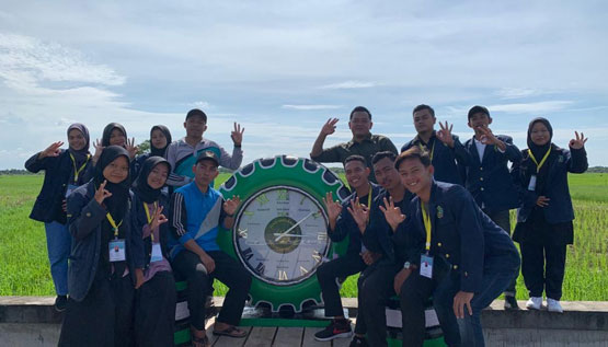 KKN STAIN Bengkalis Serahkan Jam Roda Untuk Agrowisata Mentayan