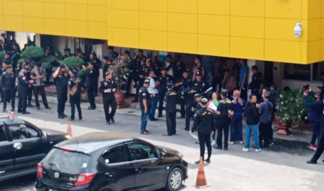 Oknum Bermain di Disdik Riau, Gubernur Diminta Tegas