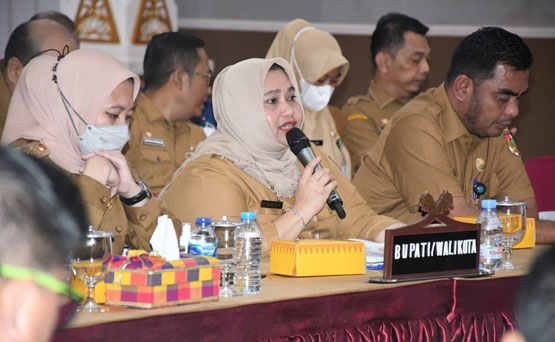 Bahas Reformasi Birokrasi dan MPP, Bupati Kasmarni Rapat Bersama Staf Khusus Wapres