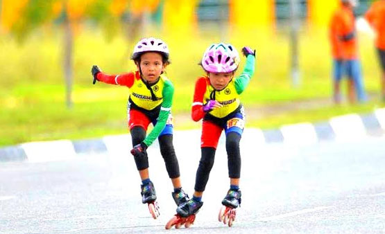 Harumkan Nama Riau, Sikembar asal Rohul Raih Dua Medali di Kejurnas Sepatu Roda