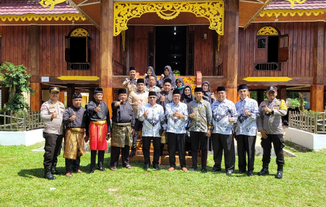 Hari Guru Nasional 2022, PC PGRI Kampa Taja Hari Keakraban Guru di Istana Kesultanan Kampa