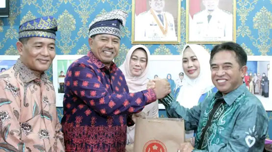 Kabupaten Siak Promosikan Tenun dan Batik Siak di Stand Bazar JKPI 2022