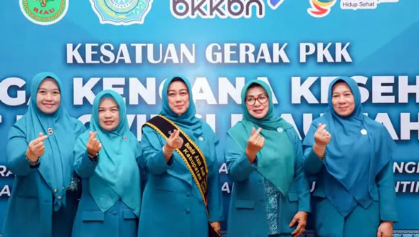 Rasidah Alfedri Dilantik Menjadi Bunda Asuh Anak Stunting Kabupaten Siak