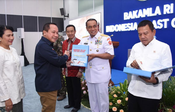 Kepala Bakamla Luncurkan Buku “Guarding The Sea For Our Future”