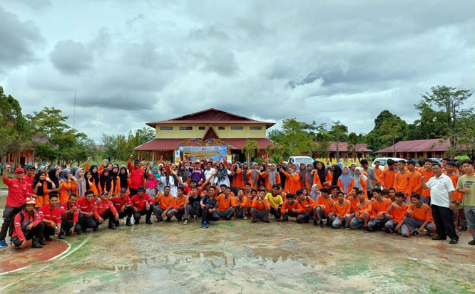 Jurnalis Kreatif Riau Gandeng Arara Abadi Unit APP Sinar Mas Sosialisasi Cegah Karhutla di SMAN 2 Siak