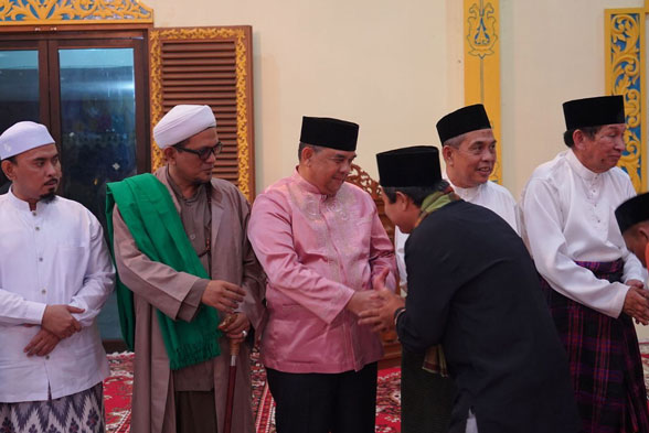 Wagub Riau Edy Natar Hadir di Majelis Dzikir Mingguan LAM Riau