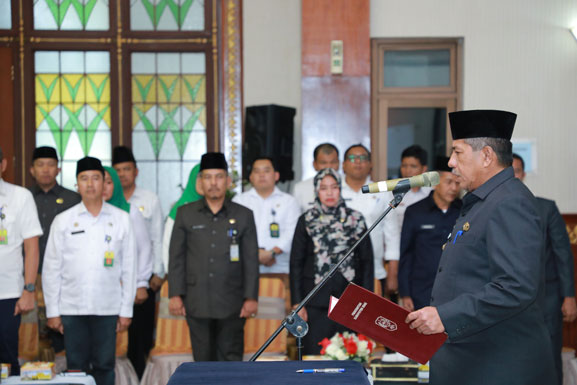 Permudah Layanan Kependudukan, Bupati Alfedri Lantik 10 Kepala UPTD Dukcapil Siak
