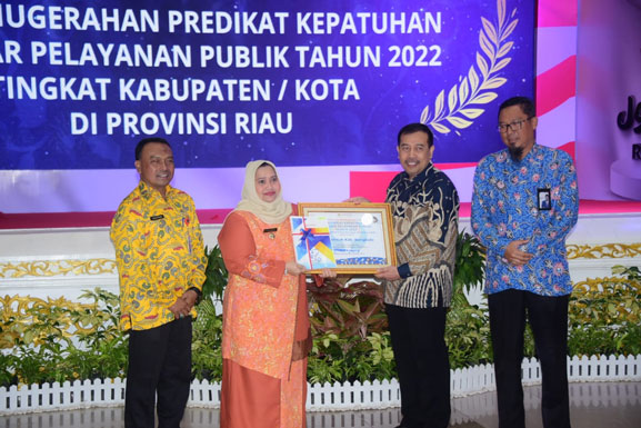 Bupati Kasmarni Terima Penganugerahan Predikat KSPP Kategori Tertinggi di Riau