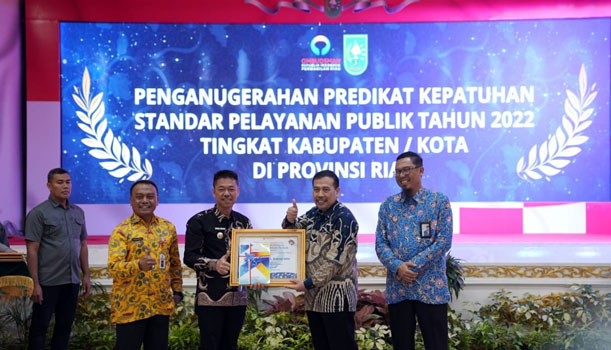 Dapat Nilai 84 dengan Zona Hijau, Pemkab Rohil Raih Penghargaan dari Ombudsman