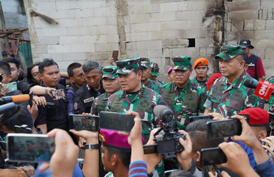 TNI Kerahkan Prajurit dan Peralatan Bantu Korban Kebakaran Depo Pertamina Plumpang