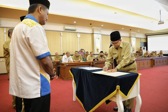 Sekda Siak Teken MoU "Komitmen Bersama Sukseskan Pemilu Serentak 2024"