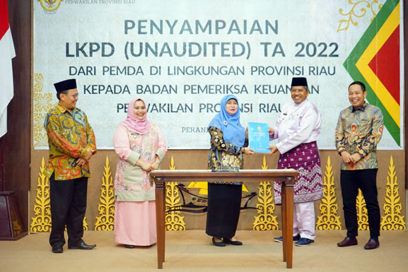 LKPD Disampaikan Awal Waktu, Bupati Alfedri Harap Pemkab Siak Raih WTP