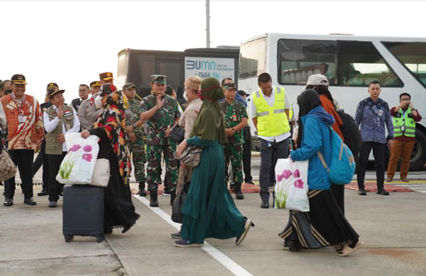 Panglima TNI Sambut WNI yang Dievakuasi Dari Sudan