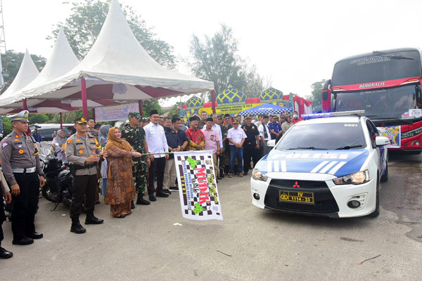 Bupati Bengkalis Lepas Bus Mudik Asik Gratis