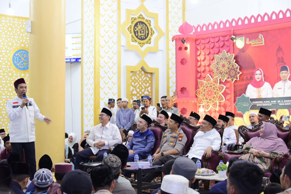 Hadirkan Ustadz Abdul Somad, Bupati Bengkalis Bersama Ribuan Warga Peringati Nuzulul Quran di Masjid Arafah Duri