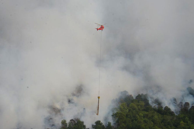 Bantu Padamkan Karhutla di Perbatasan Bengkalis-Dumai, PT Arara Abadi-APP Sinar Mas kembali Turunkan 2 Heli