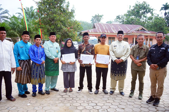 Usai Libur Idul Fitri Bujang Kampung Kembali Digelar, Bupati Alfedri Ngantor Di Kampung Lubuk Umbut