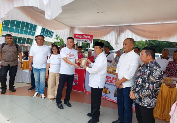 PT IKPP dan Arara Abadi Wakafkan 2000 Mushaf Al-Quran dan Bazar 10.000 liter Migor di Semarak Ramadhan Pekanbaru