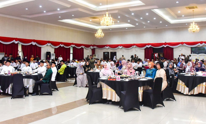 Bupati Kasmarni Hadiri HUT Korem 031/WB Ke-64