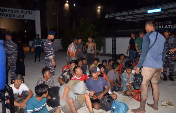 TNI AL Gagalkan Penyelundupan 10 WNI dan 24 WNA Ilegal dari Pelintung Dumai