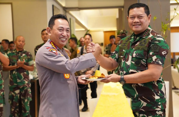 Surprise Panglima TNI di Hari Ulang Tahun Kapolri