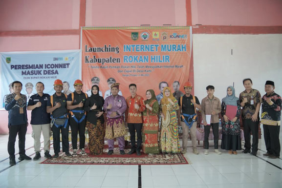 Dinas Kominfotiks Rohil Lakukan Instalasi Massal Sistem Support TTE Sikoncang