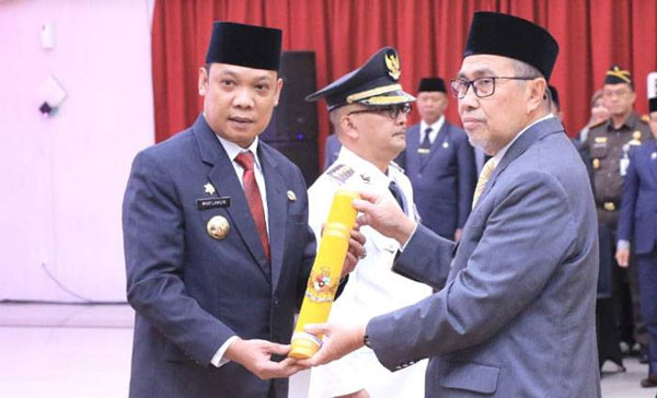 Muflihun Terima SK Perpanjangan Jabatan Pj Walikota Pekanbaru