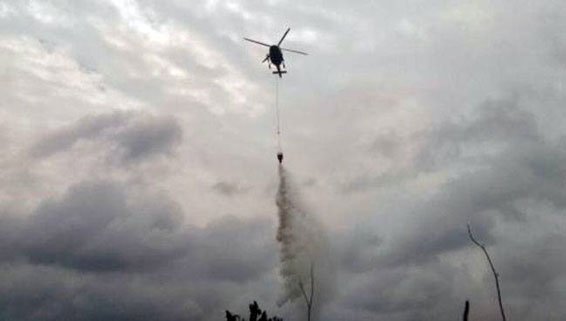 Atasi Karhutla di Palika Rohil, BPBD Riau Kerahkan 2 Heli Water Bombing