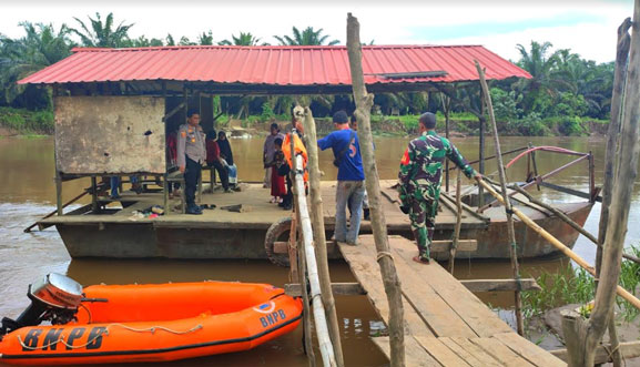 Bertengkar dengan Suami, Wanita Ini Nekat Ceburkan Diri ke Dalam Sungai Batang Lubuh