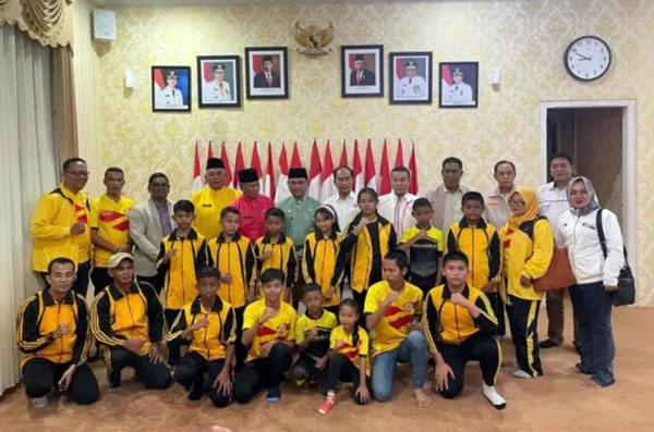 Sekdakab Rohil Lepas 20 Atlet Sepatu Roda Kejurda Kabupaten Siak