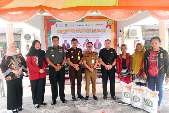 Bupati Bengkalis Buka Gerakan Pangan Murah