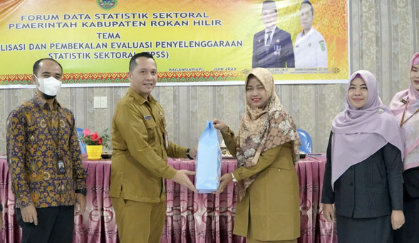 Diskominfotiks Rohil Gelar Sosialisasi dan Pembekalan Evaluasi Penyelenggaran Statistik Sektoral