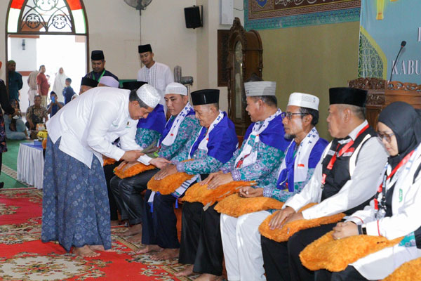 Bupati Alfedri Lepas 231 Calon Haji Asal Kabupaten Siak Menuju EHA