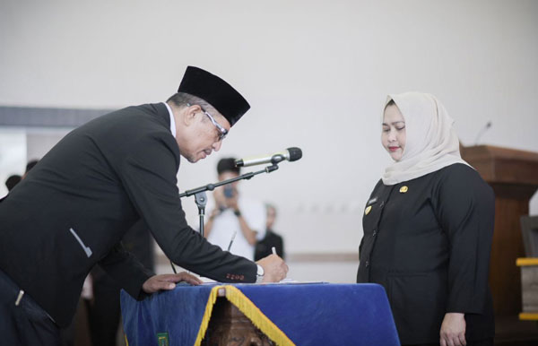 Bupati Kasmarni Lantik 94 Kepala Sekolah TK, SD dan SLTP