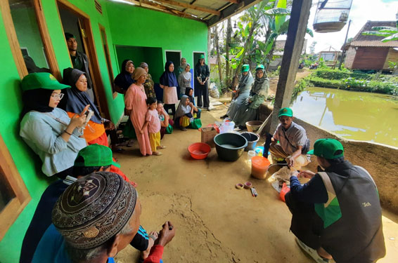 Kolaborasi Mahasiswa Magister Paramadina Bersama Petani Desa Sukawangi Manfaatan Limbah Organik