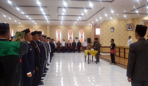 Sekdakab Rohil Lantik Puluhan Pejabat Eselon