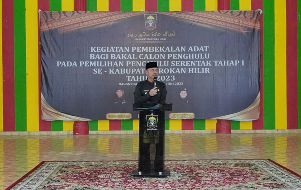 Buka Pembekalan Adat, Bupati Rohil Ajak Calon Penghulu Tidak Lakukan Money Politik