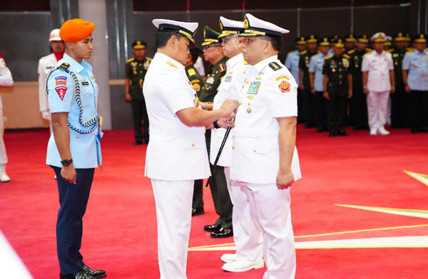 Panglima TNI Pimpin Sertijab Dansatkomlek TNI dan Kapusinfomar TNI