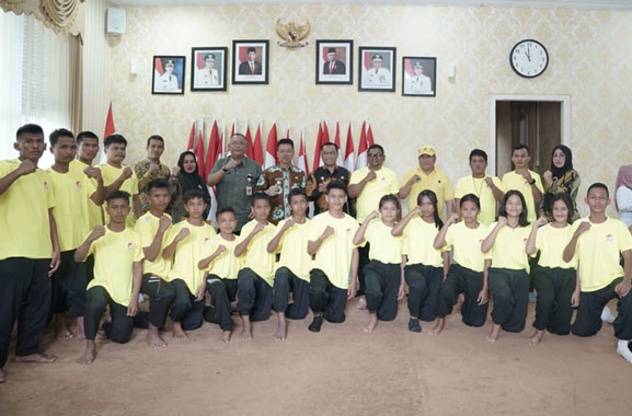 Dilepas Bupati Afrizal Sintong, Atlet Wushu Rohil Siap Berlaga di Selekda Porwil Riau