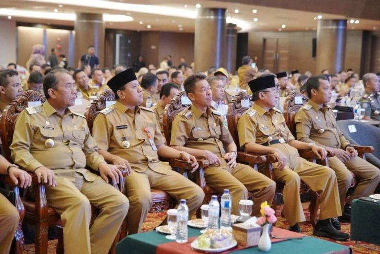 Bupati Rohil Afrizal Sintong Ikuti Rakor Bersama Gubernur, Bupati dan Camat se-Riau