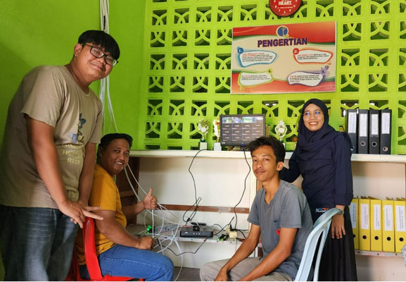Pengabdian Masyarakat Dosen Polbeng Pasang CCTV di Area SMKN 1 Bengkalis