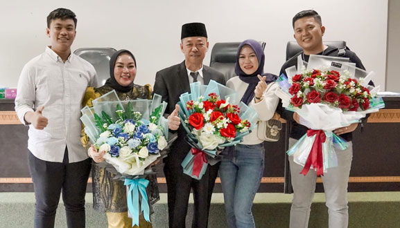 Dapat Nilai A, Bupati Rohil Afrizal Sintong Lulus Ujian Tesis di Pascasarjana UIR