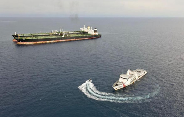 Bakamla RI Gagalkan Transhipment Kapal Super Tanker di ZEE Indonesia – Malaysia