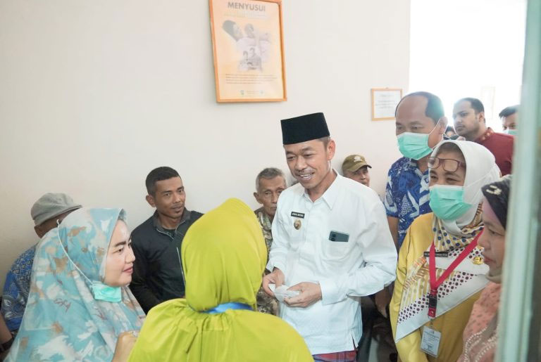 Bupati Afrizal Sintong Buka Operasi Katarak Gratis yang Digelar Lion Clubs dan PPMLI