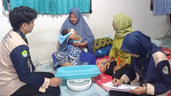 Upaya Pelacakan dan Penanganan Locus Stunting yang Diprakarsai Kader-kader Posyandu Desa Tambang Bersama Mahasiswa KKN UNRI